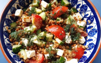 Salade de lentilles, tomates, feta, concombre et aneth